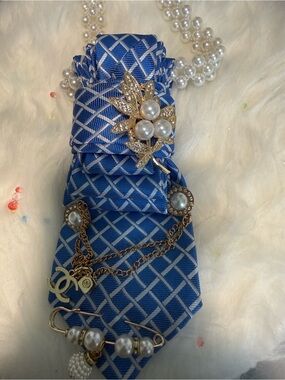 Blue Pearl-Accented Ladies Clutch with Gold-Tone Leaf Brooch